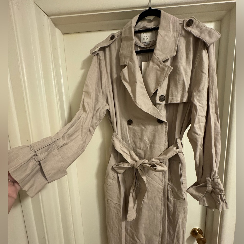Lightweight trenchcoat